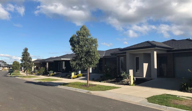 9 Serenity Home 4-bedroom with WiFi and AC in Pakenham