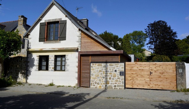 90 m from Morgat beach, fully renovated 3-bedroom house on quiet street