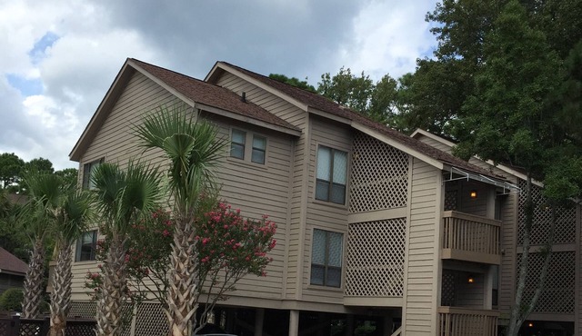 90 Second Walk to Beach, 2 Hours Free Pickleball/Tennis Daily, Secure WIFI