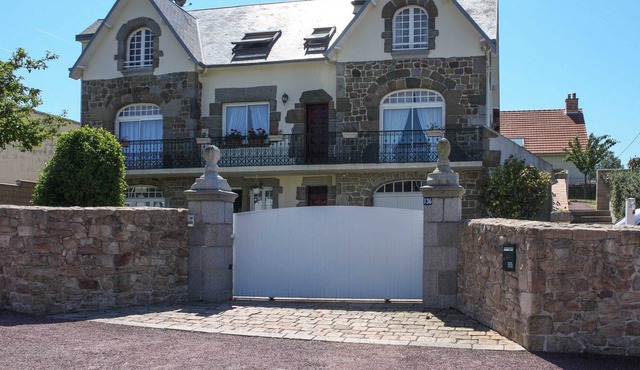 90 sqm apartment, 3 bedrooms, in a Mansion in Granville