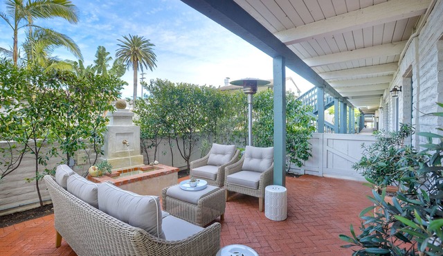 90 Walk Score, Steps to Beach, Dining