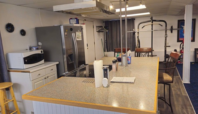 900 sq ft 1 bedroom Apt with views, FREE EV charging, free off street parking