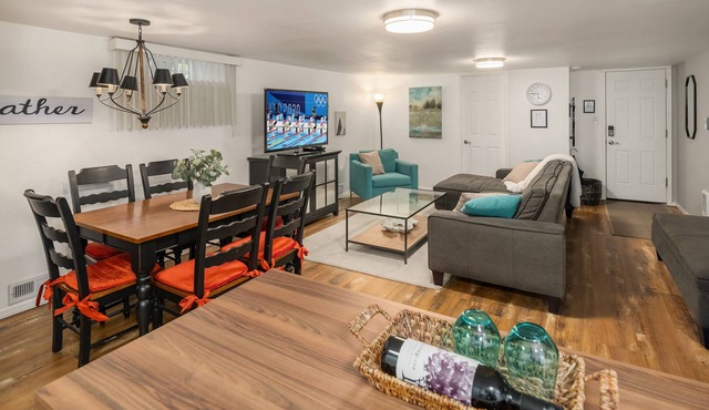 900 Sqft Modern One Bedroom Close to Ocean/Airport with W/D and Private garage