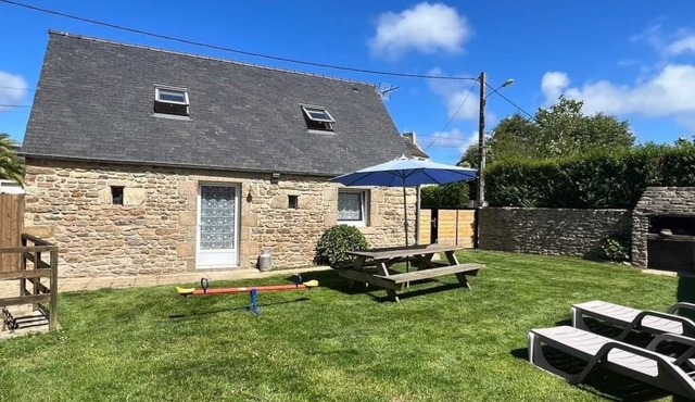 900m from the sea, indoor swimming pool, enclosed garden, dogs accepted, free boat trip.