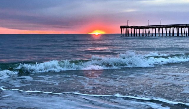 902 C Coastal King Retreat Steps from Beach + Sauna