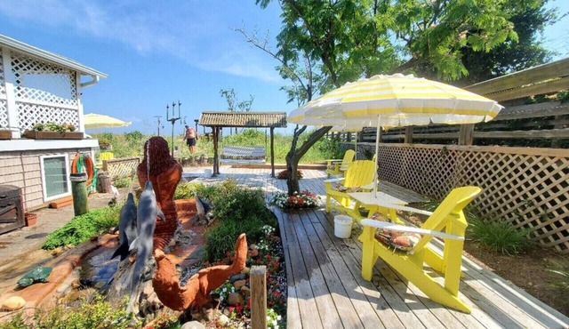 902 CH Historic Carriage House 20 Steps to Beach + Hot Tub, Kayaks, Beachfront Grilling