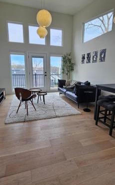 902 S East Street Stays #200