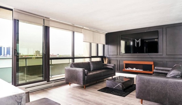 902 - Stylish Waterfront Executive Condo