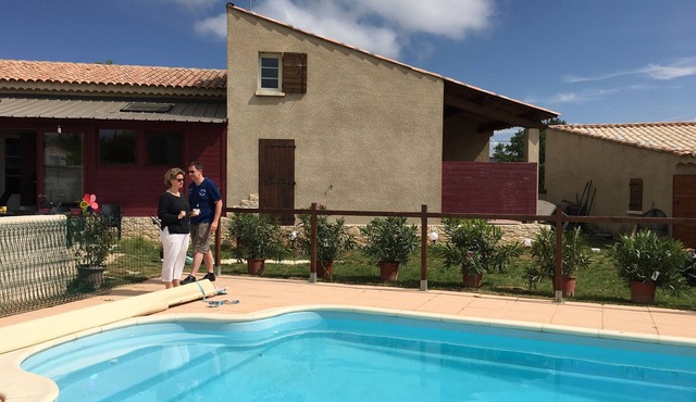 90m2 vacation home for 8 people facing shared pool