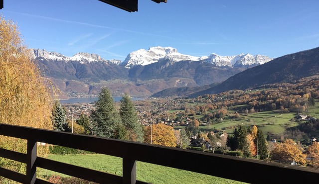 90m² chalet overlooking Lake Annecy