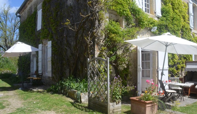 90m2 first floor appt in historic estate