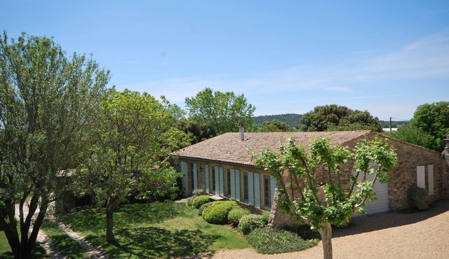 90m2 self-contained gîte in a pretty guest house with swimming pool