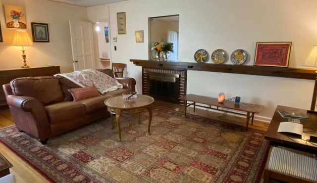 918 Flower House-Central, Clean & Quiet Tulsa Home