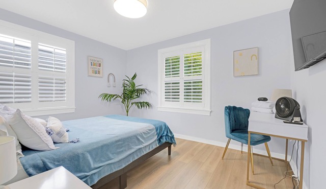 919- Shop Till You Drop San Marco, Single Level, Central to Fun & Arenas