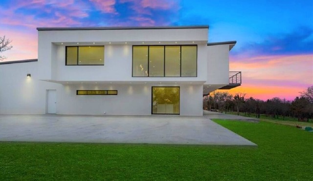 9200sqft Pure Lux W Pool/Spa Near Sandy Beach!