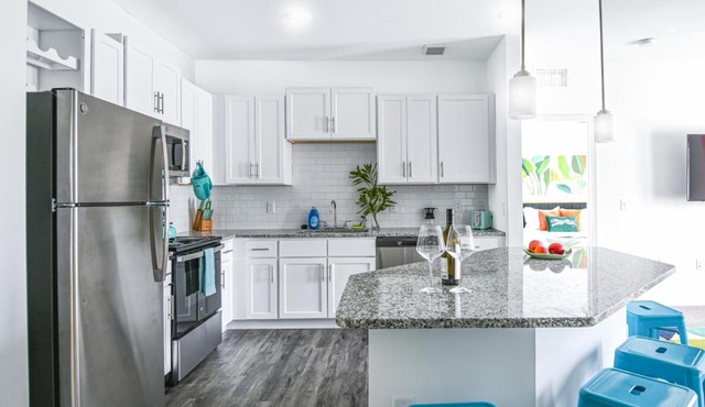 9203- 2 Bed Sleeps 6-Pool-Gym-Pet-EV