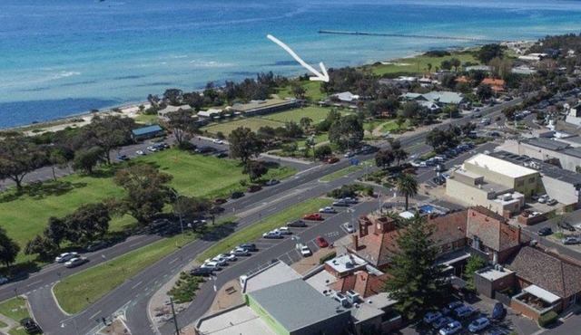 930 Cabin on the beach-30metres Beach/Shops/Pub/Resturants-Leave car behind