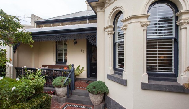 94 Highett - 5 bedroom, 3 car parks - Luxury House