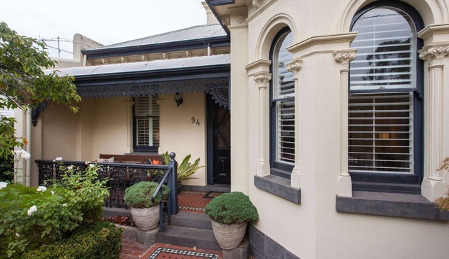 94 Highett - Luxury Holiday House in the Inner City with COVID guarantee