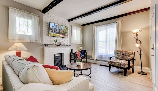 94 Walk Score | Capitol Hill Denver | New King Bed