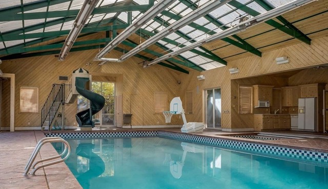 9500 sq ft 3 levels 4u! 1.7Acr Pool Jacuzzi Sauna SptCourts 3levels+EV View&more