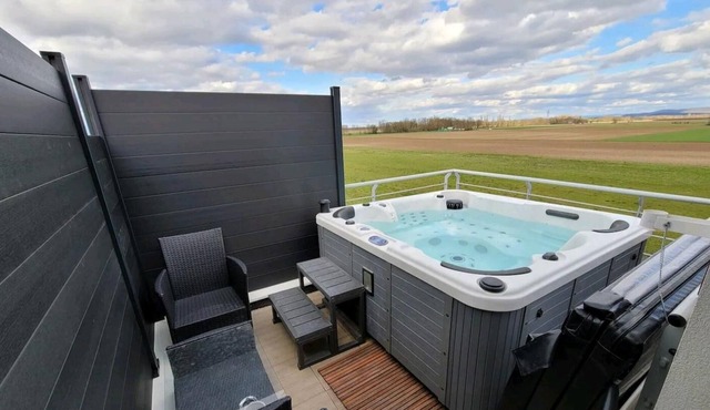 95m air-conditioned apartment
