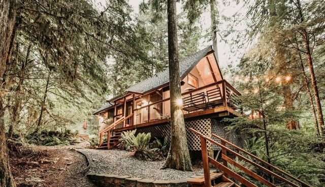 98SL - Hot Tub - BBQ - Pets Ok - WiFi - Sleeps 6 by RedAwning