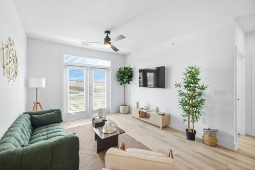 99 Modern 2B2B Near Stockyards, Resort Pool & Gym, 7M to Dickies Stadium, 15M to AT&T stadium