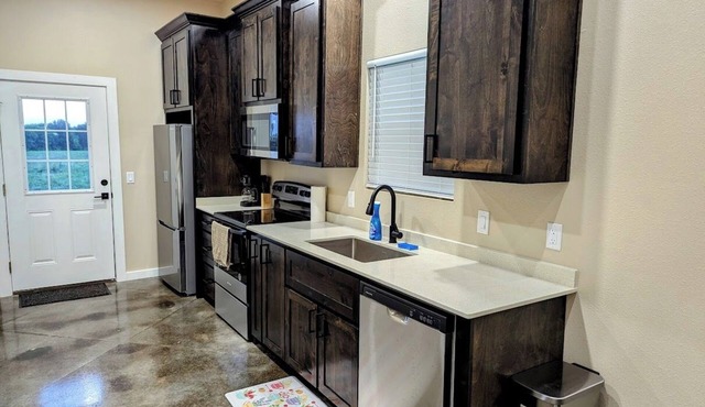 99 per Night - New home next to KimberlyClark.662 - cleaning &taxes not included