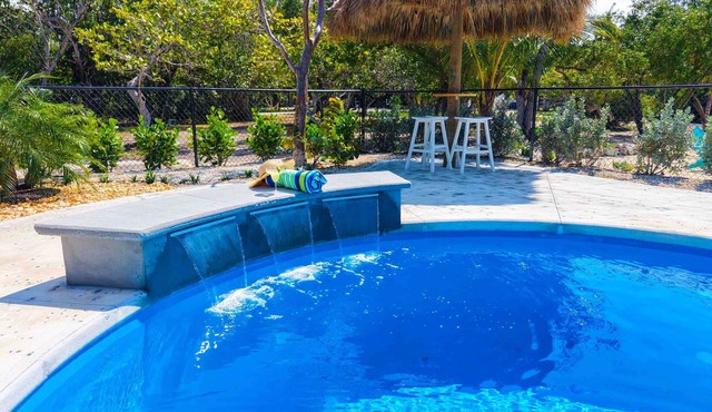 9BR Estate | 3 Homes & Pool | 30 Min to KW