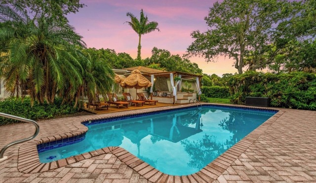 9BR Htd Pool Hot Tub Golf Sim Games
