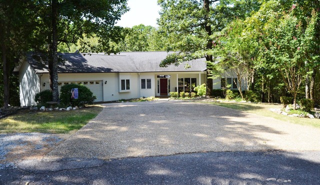 9SalvLn | Lake Balboa Area | Home | Sleeps 10