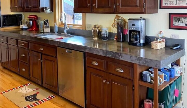 9T9 Guest Ranch House