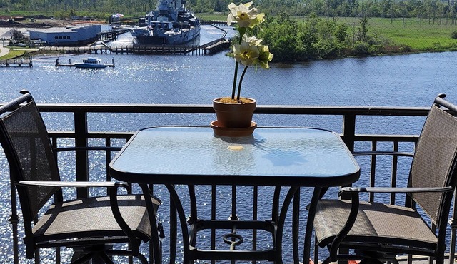 9th Floor Riverwalk Retreat.With Even Better Views!