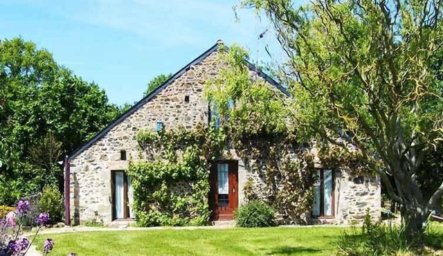 A 1 bedroom cottage that sleeps up to 4 with heated covered pool