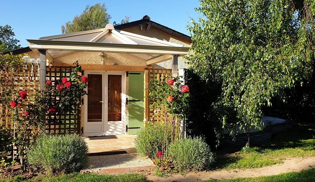 A 10 kms d'ANGERS small independant house 2 persons quiet countryside