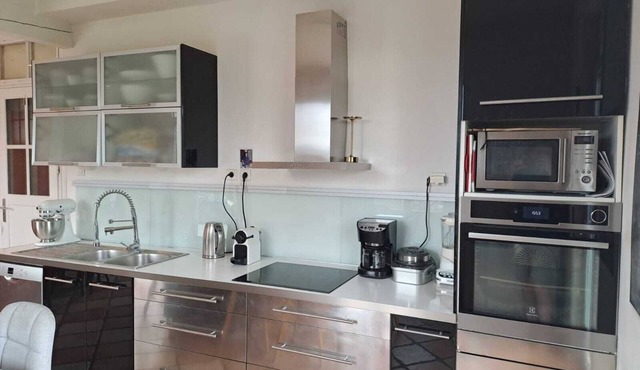 A 10 Minutes de Lyon ! Maison Avec Piscine et Jardin, Idéale Pour les Familles