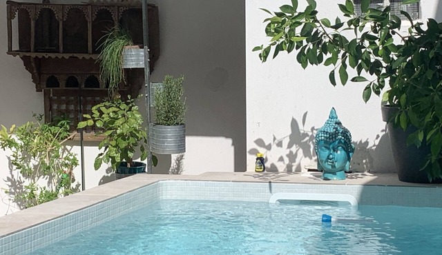 A 15 Minutes à Pieds des Arènes, Maison de Ville Avec Piscine et Garage