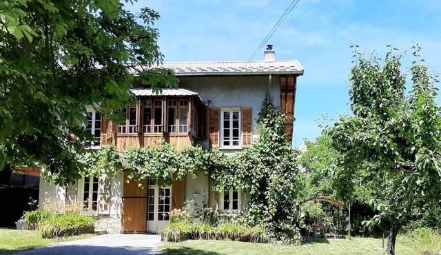 A 15 mn du Val Dallos, T3 6 Personnes sur Terrain Arboré de 700 m²