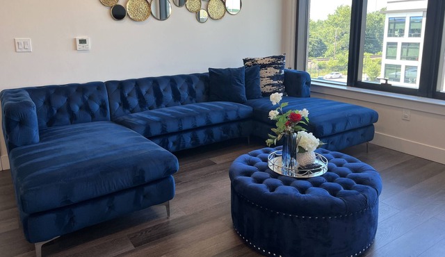 A 2 BDR Resort like Apt Near EWR Airport