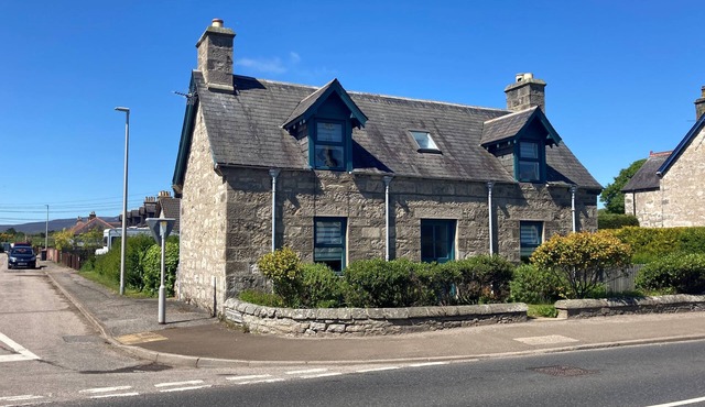 A 2-bedroom cosy cottage based at the heart of the rural village of Brora.