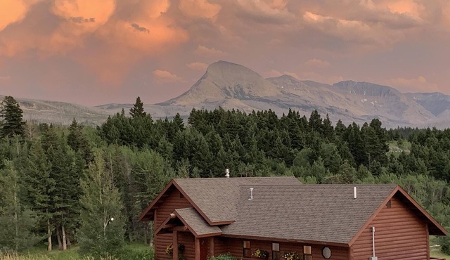 A 2 bedroom Cottage with breathtaking views of Glacier National Park
