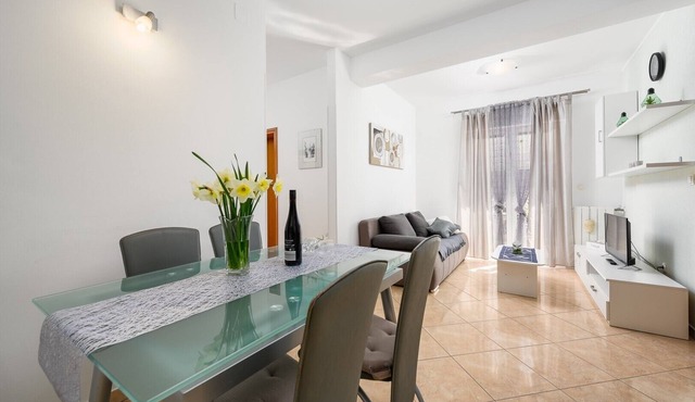 A 2 bedroom family apartment with garden - Božica 2