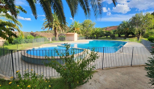 A 250 m de la Plage de Favone, Appartement vue mer Avec Terrasse de 30m2