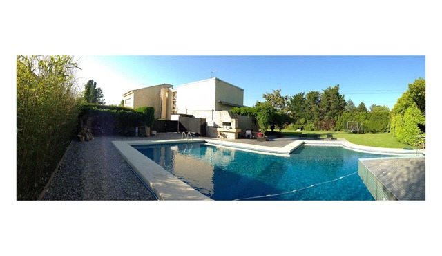 A 250 Square meter Design Villa, with a large Swimming Pool, 10 km from Aix-en-Provence