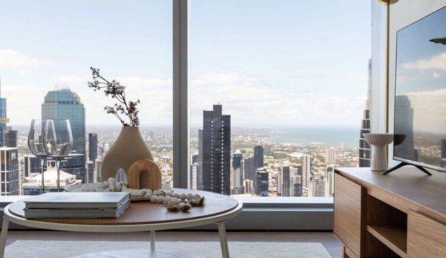 A 2BR Apt with Stunning City Views, FREE Parking