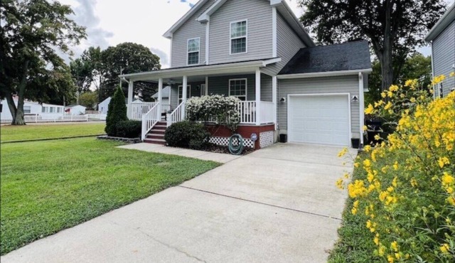 A 3-Bedroom Cozy Cottage - 2 Blocks from the River