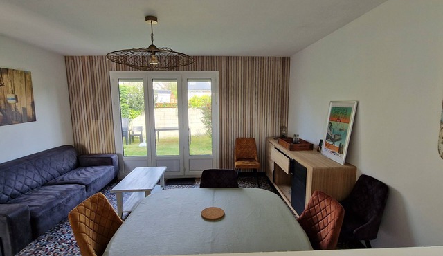 A 4 kms des Plages, Maison 4 Chambres Avec Grand Jardin