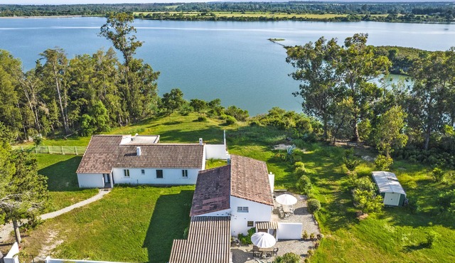 A 5 km from Aleria and beaches, quiet, nature, lake (150 m)