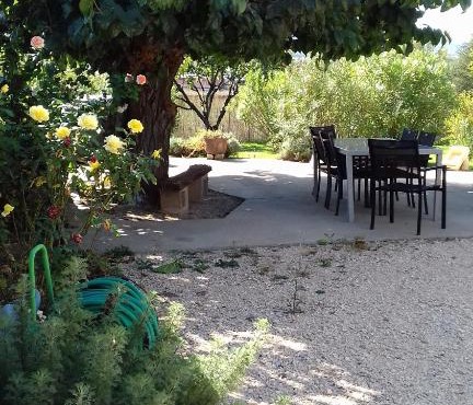 A 5 Minutes des Ocres Gïte La Charite Gordes Roussillon